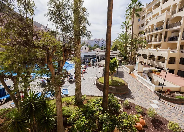 Castle Harbour 3 *